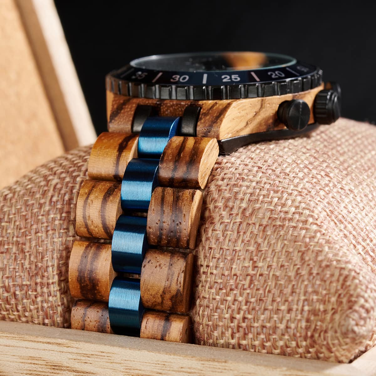Jovyra Quartz Watch TITAN - Obsidian Core BB-Watch